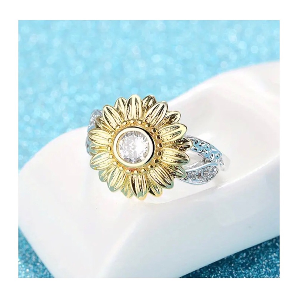FAUX DIAMOND PLATINUM RING - Picture 2 of 5